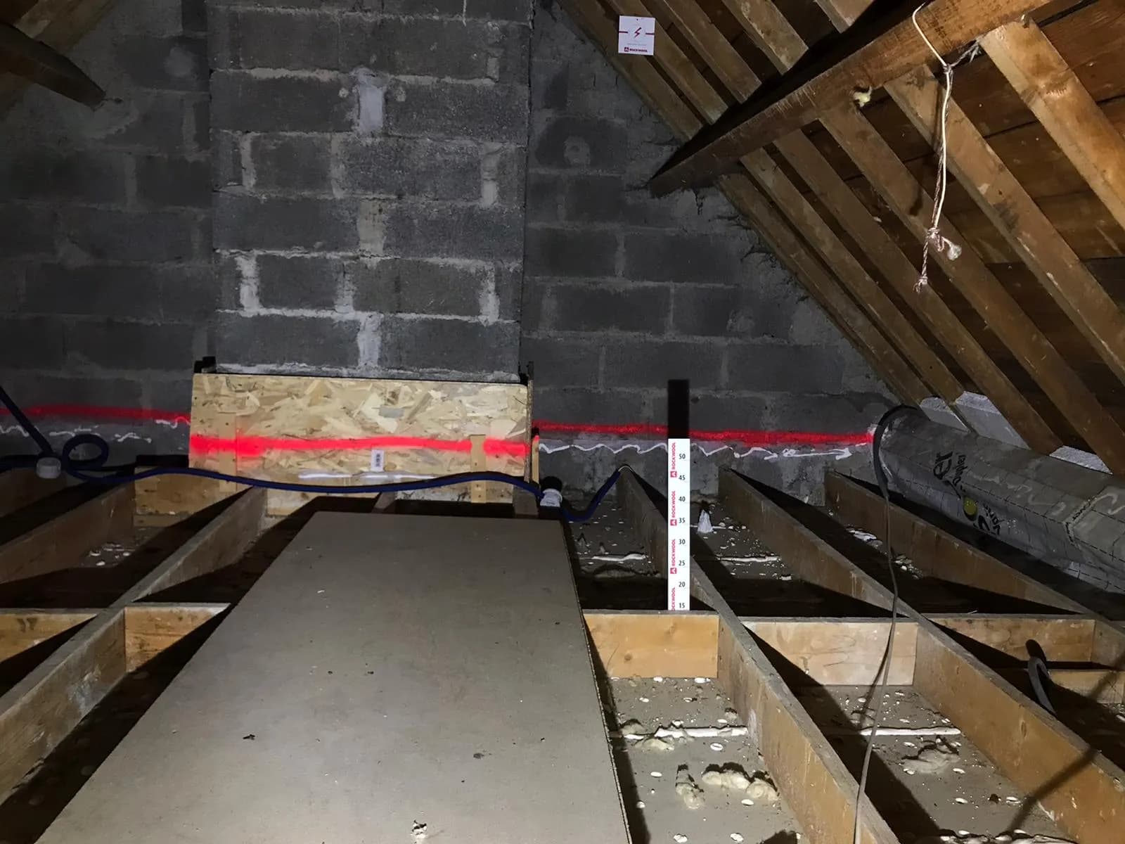 Isolation de combles perdus réalisée par ISONERGI près de Rennes
