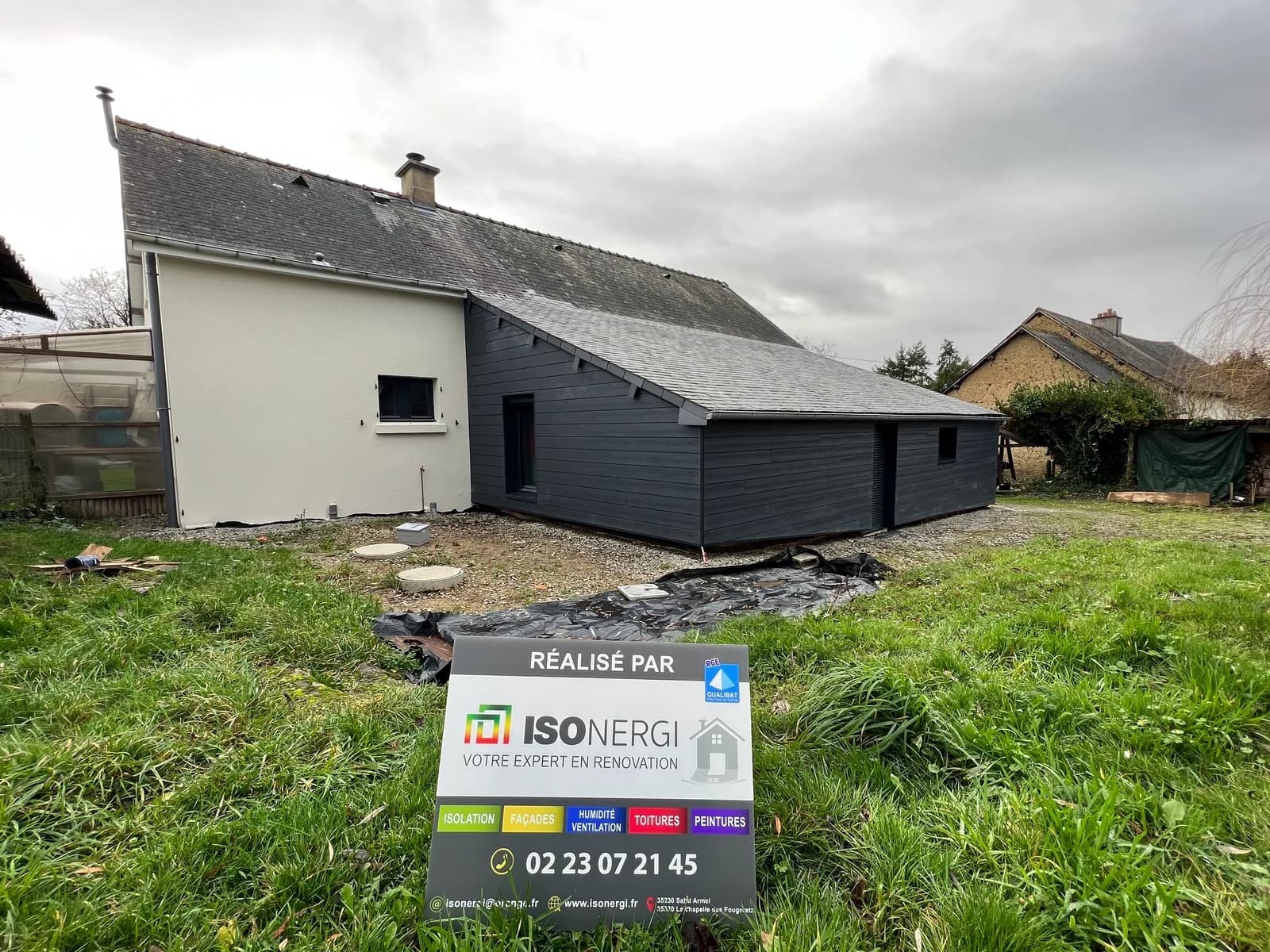 Chantier d'isolation thermique par l'extérieur réalisé par ISONERGI en Ille-et-Vilaine