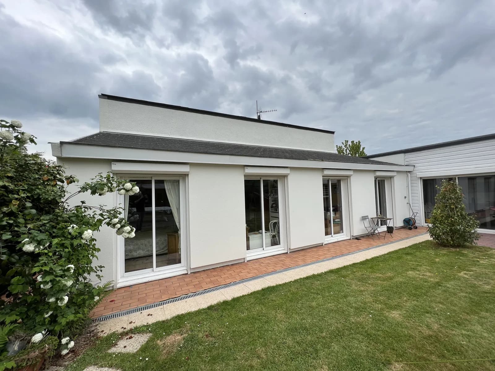 Chantier d'isolation thermique par l'extérieur réalisé par ISONERGI en Ille-et-Vilaine