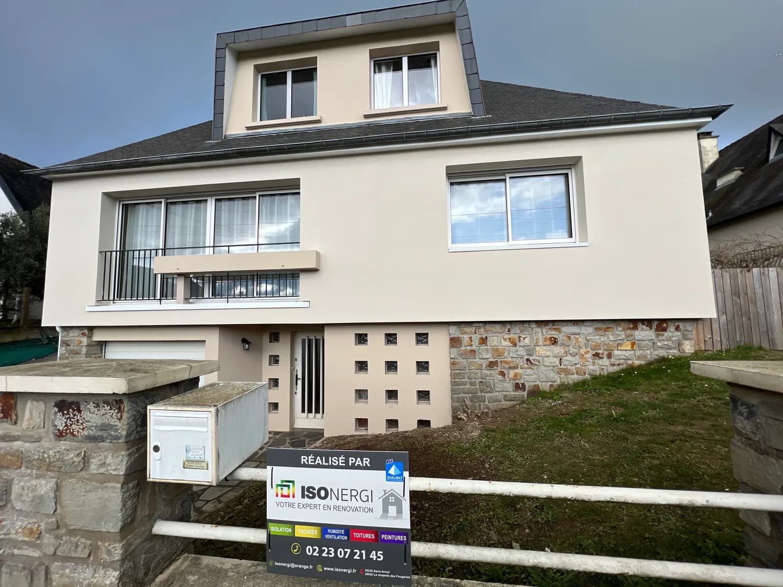 Chantier d'isolation thermique par l'extérieur réalisé par ISONERGI en Ille-et-Vilaine
