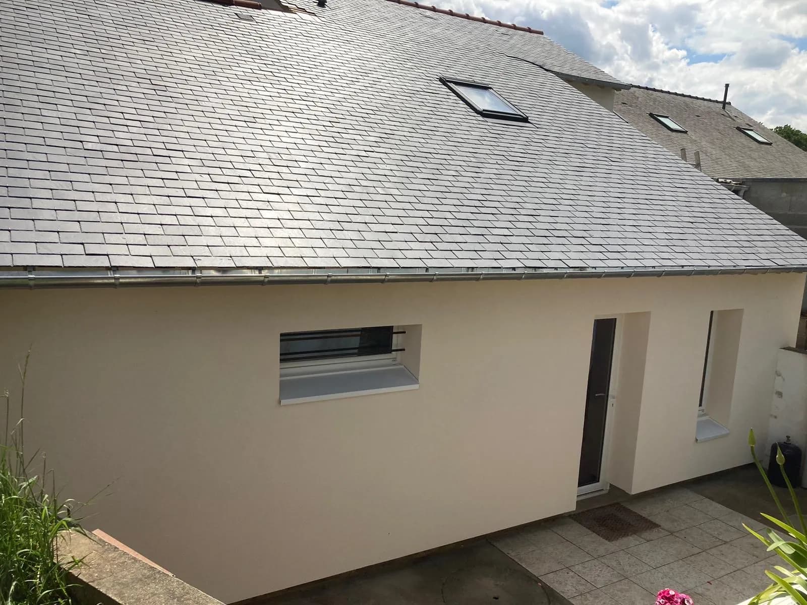 Chantier d'isolation thermique par l'extérieur réalisé par ISONERGI en Ille-et-Vilaine