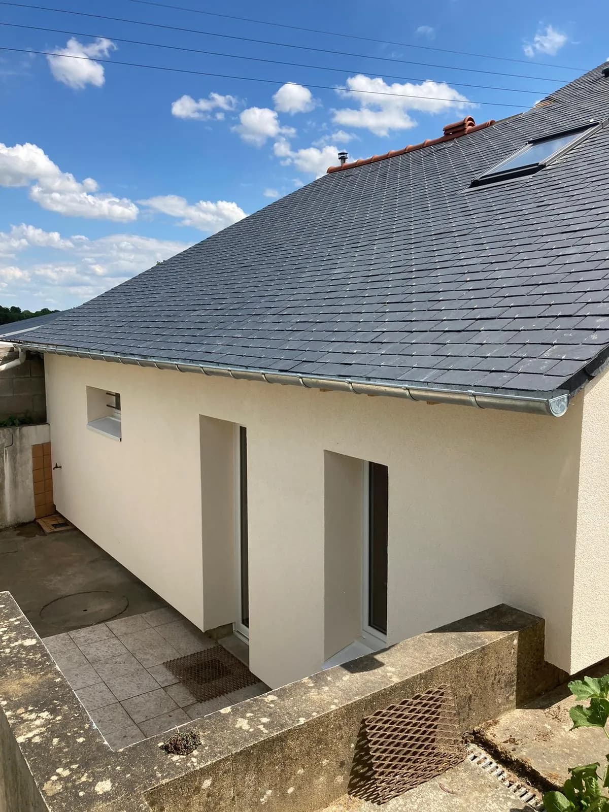 Chantier d'isolation thermique par l'extérieur réalisé par ISONERGI en Ille-et-Vilaine