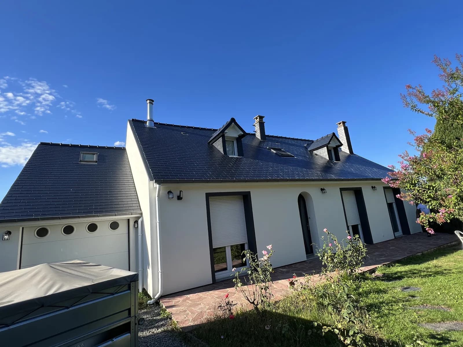 Chantier d'isolation thermique par l'extérieur réalisé par ISONERGI en Ille-et-Vilaine
