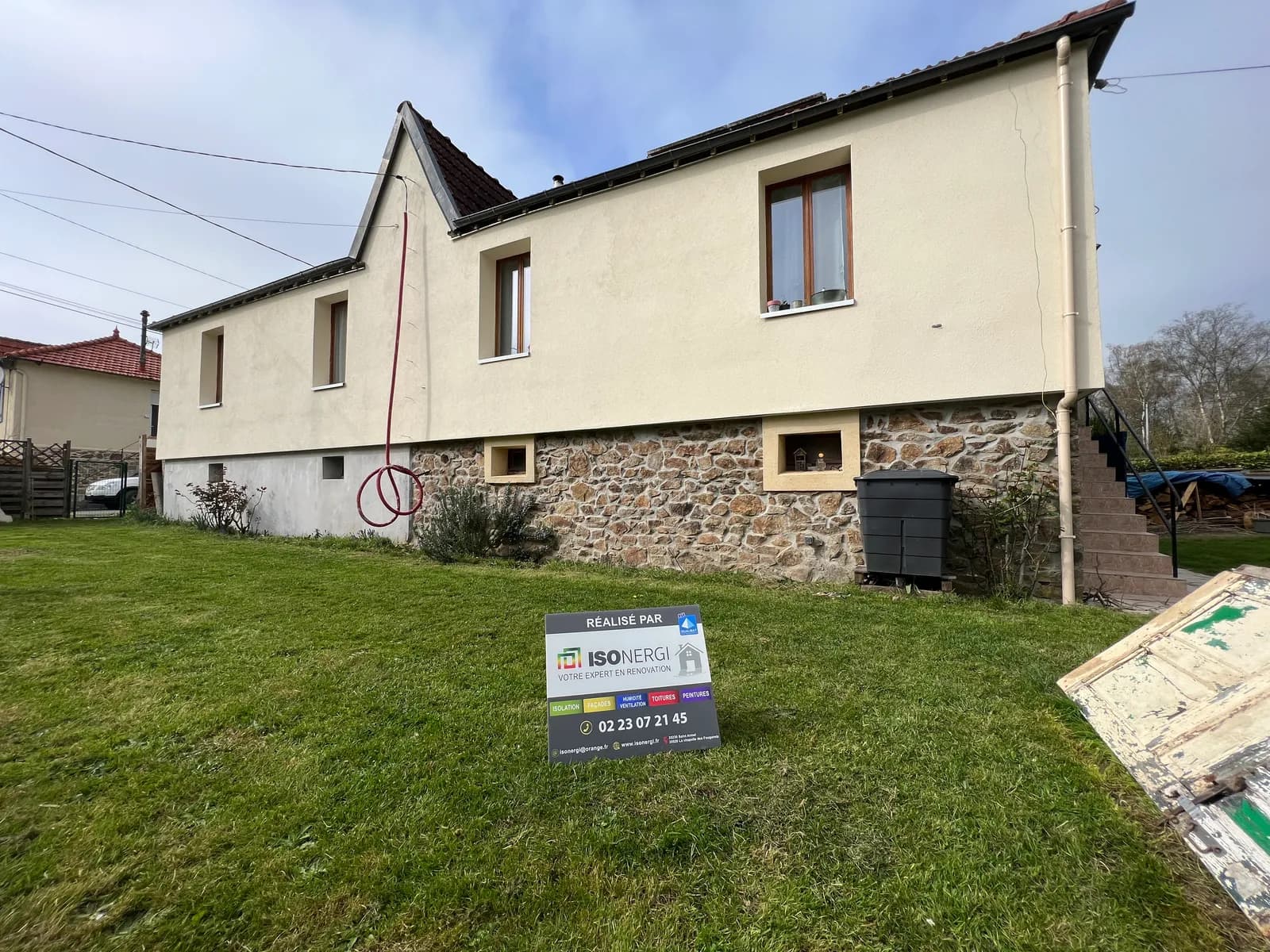 Chantier d'isolation thermique par l'extérieur réalisé par ISONERGI en Ille-et-Vilaine