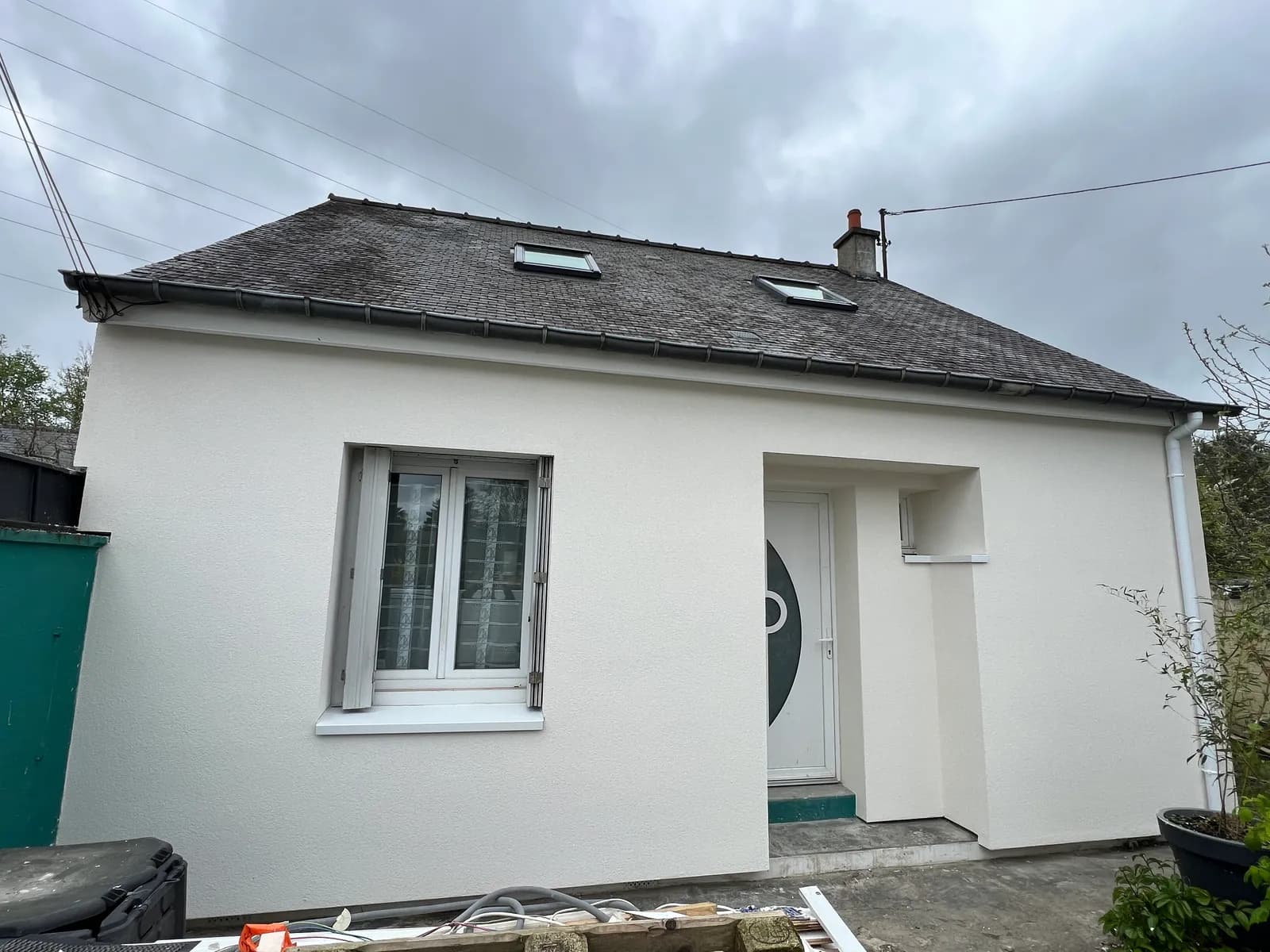 Chantier d'isolation thermique par l'extérieur réalisé par ISONERGI en Ille-et-Vilaine