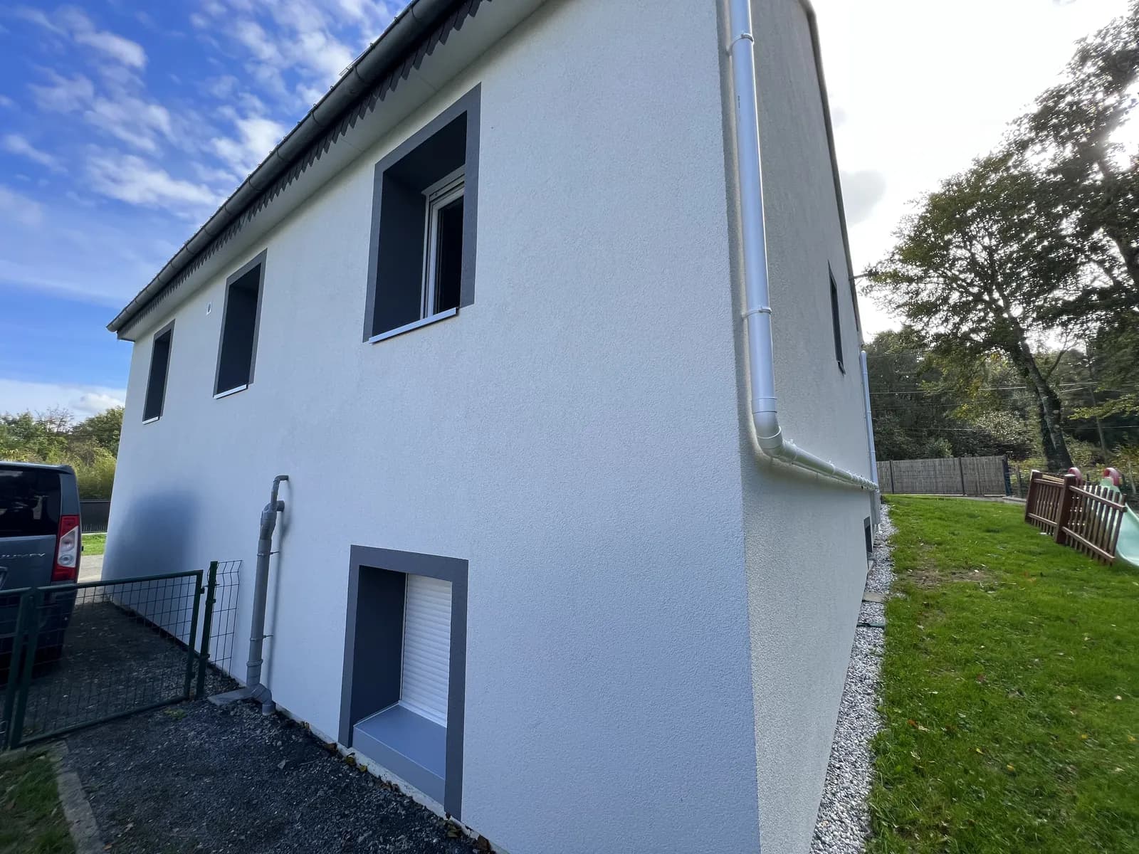 Chantier d'isolation thermique par l'extérieur réalisé par ISONERGI en Ille-et-Vilaine