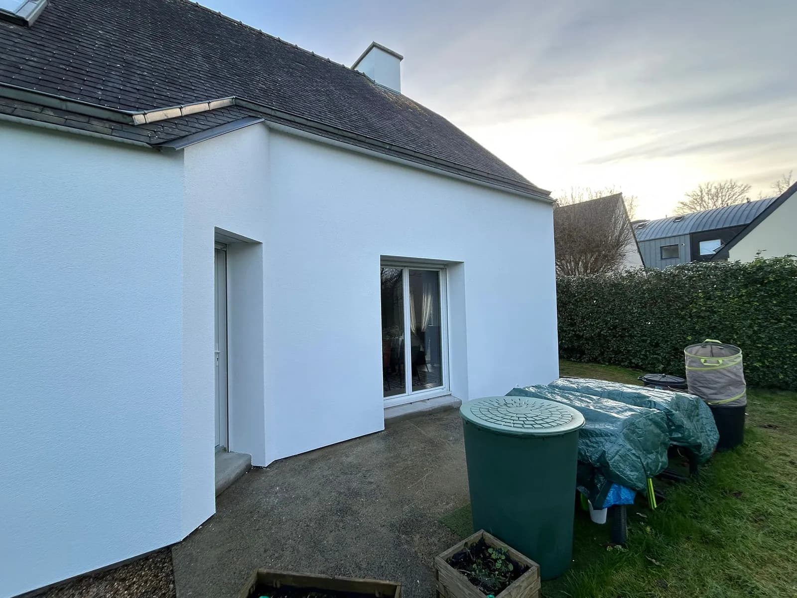 Chantier d'isolation thermique par l'extérieur réalisé par ISONERGI en Ille-et-Vilaine