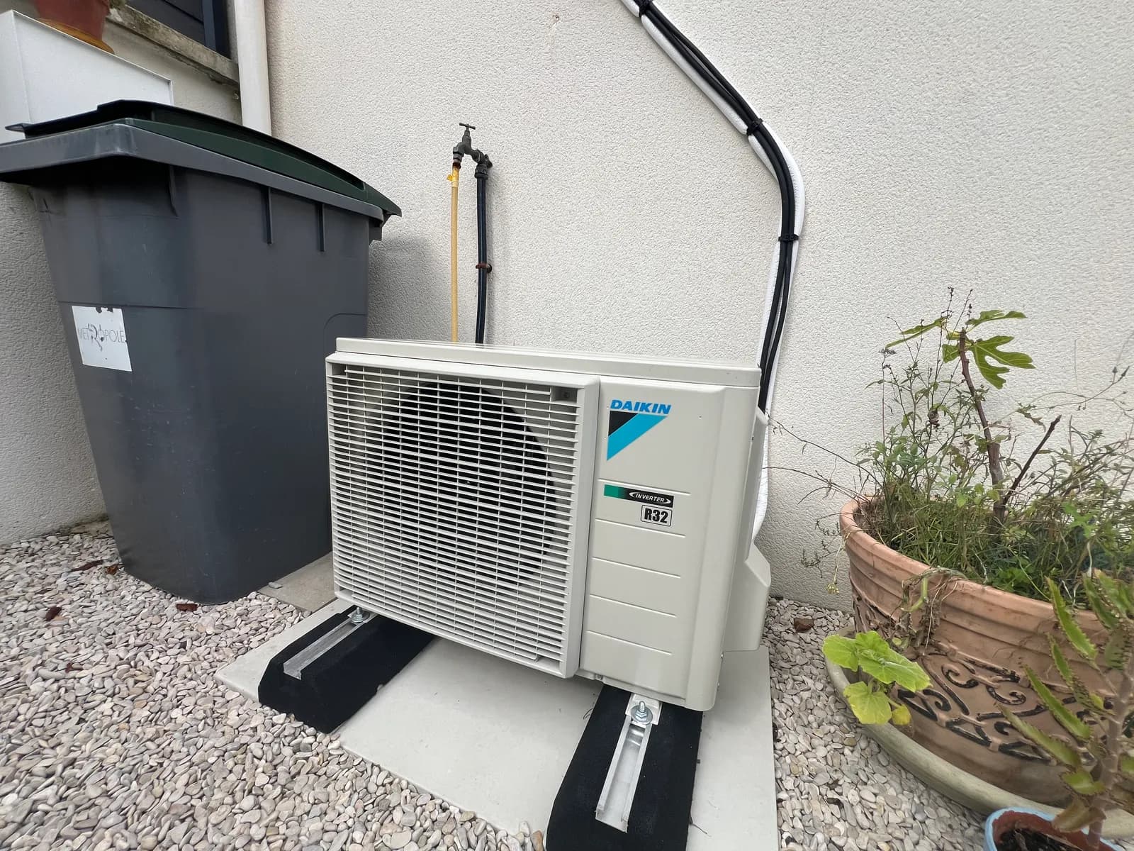 Installation de pompe à chaleur réalisée par ISONERGI dans la région de Rennes