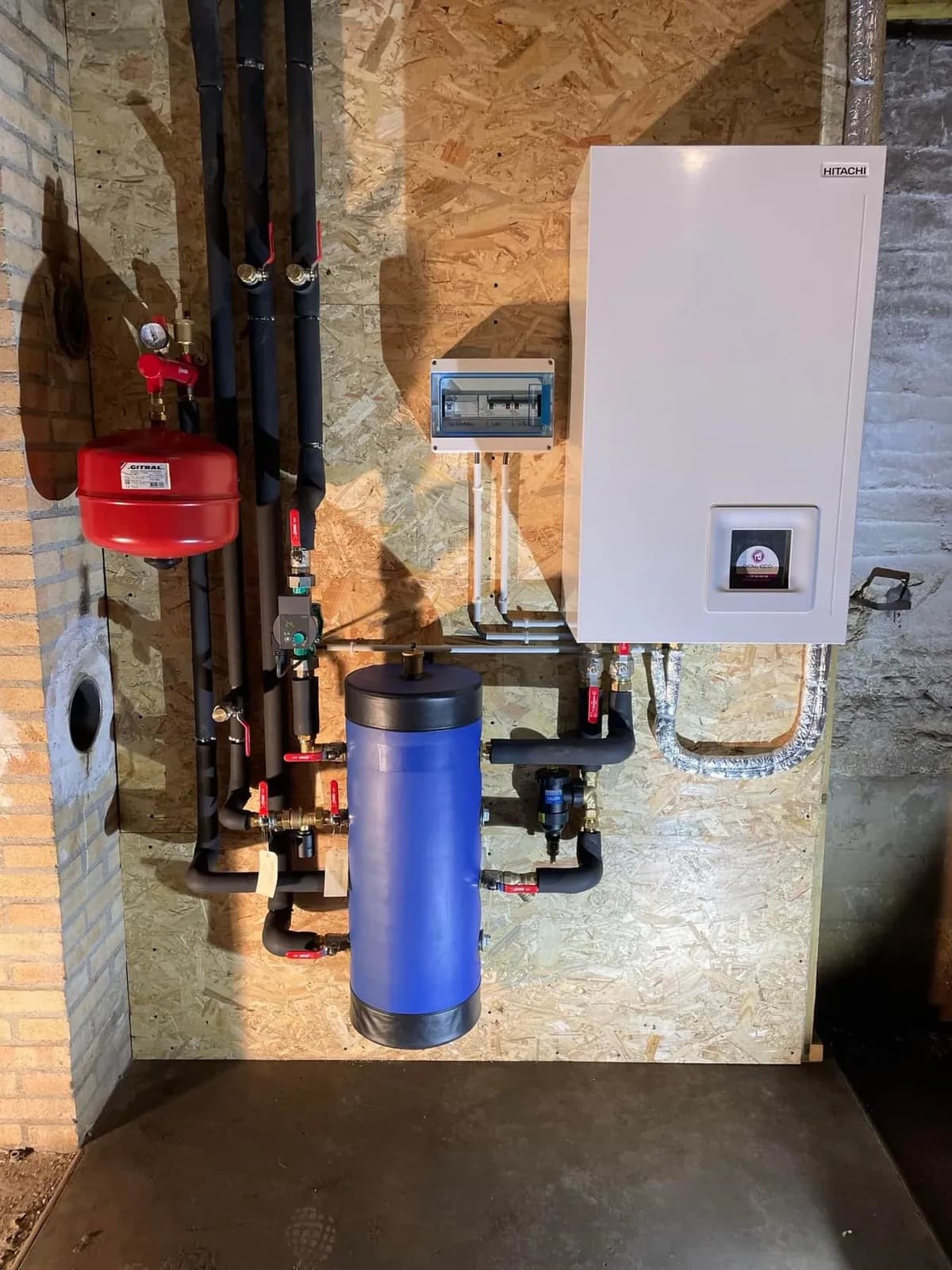 Installation de pompe à chaleur réalisée par ISONERGI dans la région de Rennes