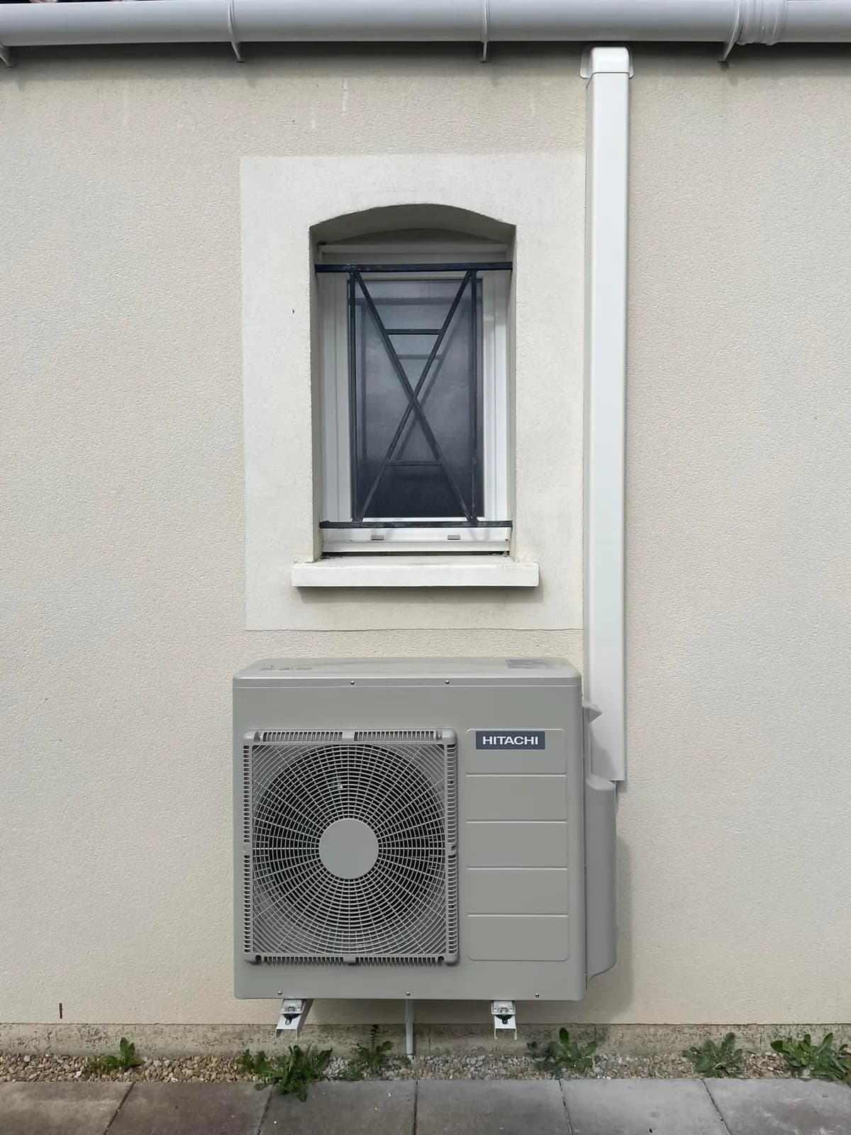 Installation de pompe à chaleur réalisée par ISONERGI dans la région de Rennes