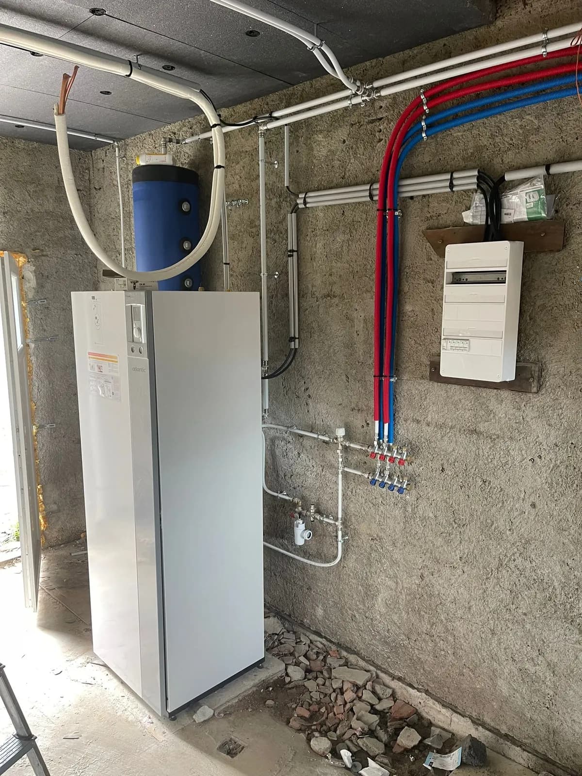 Installation de pompe à chaleur réalisée par ISONERGI dans la région de Rennes