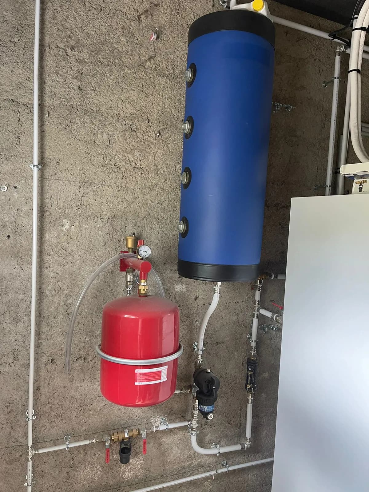 Installation de pompe à chaleur réalisée par ISONERGI dans la région de Rennes