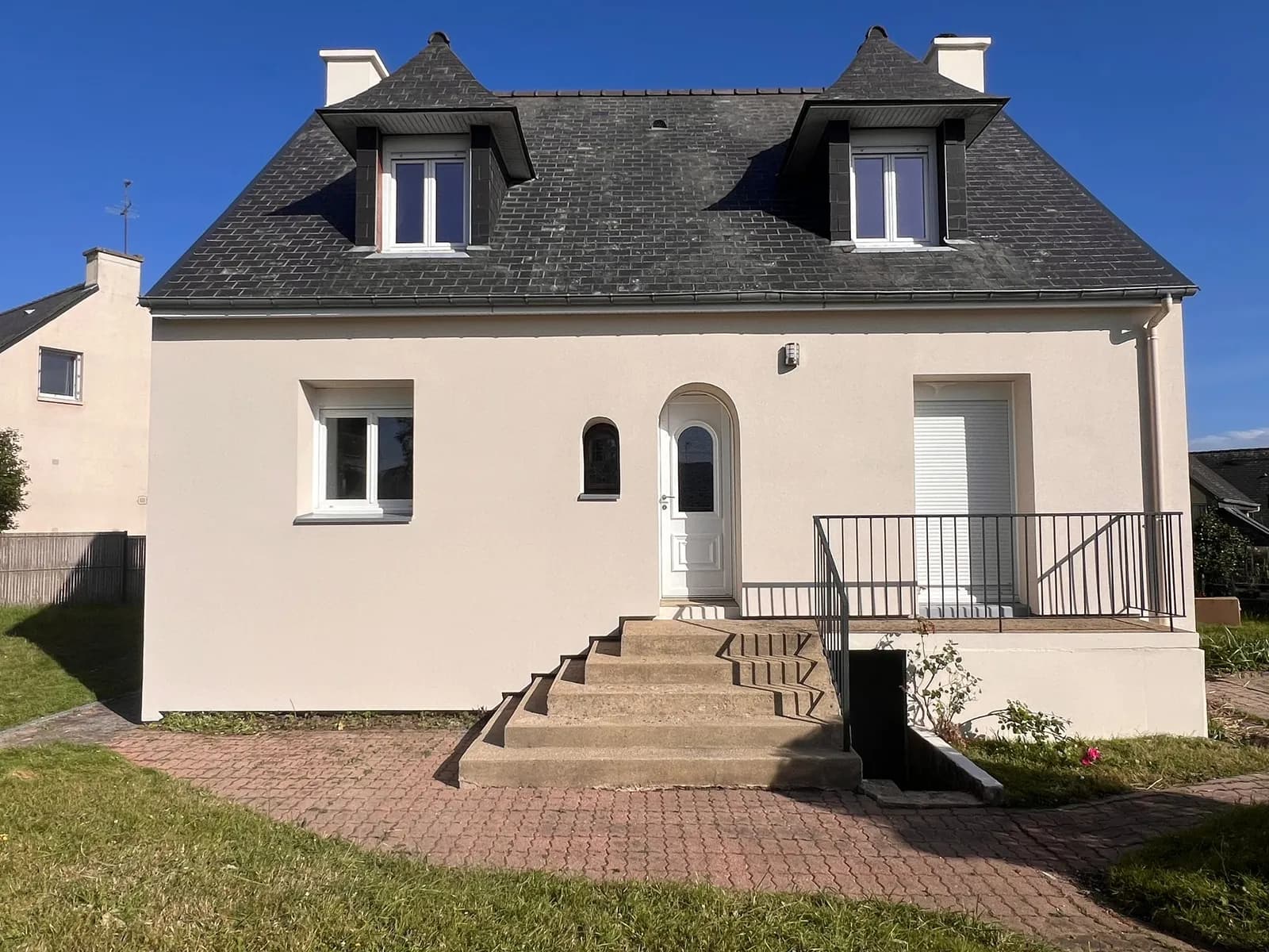 Chantier d'isolation thermique par l'extérieur réalisé par ISONERGI en Ille-et-Vilaine