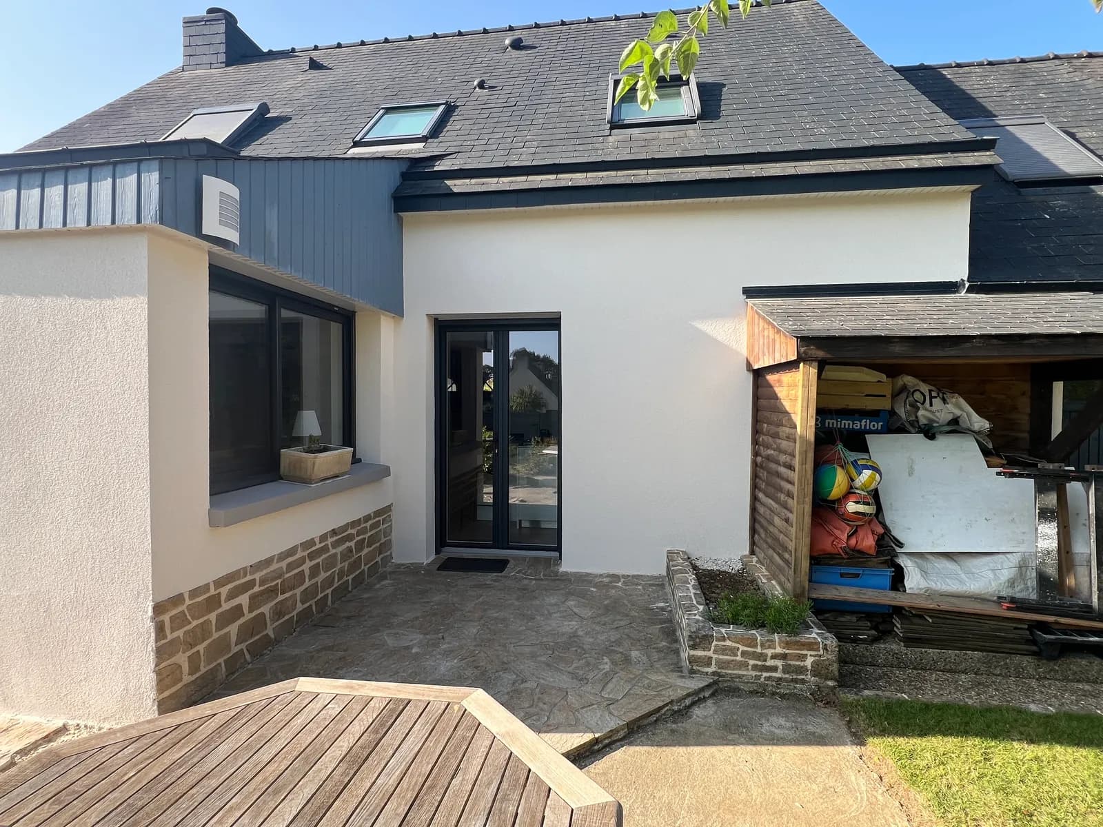 Chantier d'isolation thermique par l'extérieur réalisé par ISONERGI en Ille-et-Vilaine