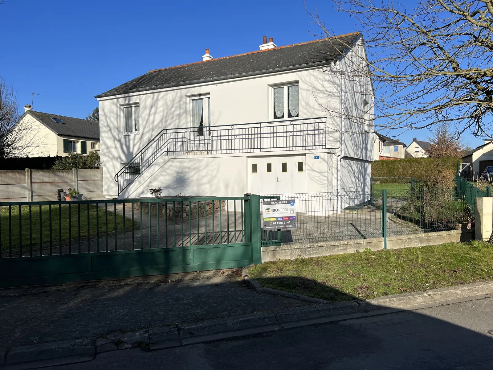 Chantier d'isolation thermique par l'extérieur réalisé par ISONERGI en Ille-et-Vilaine