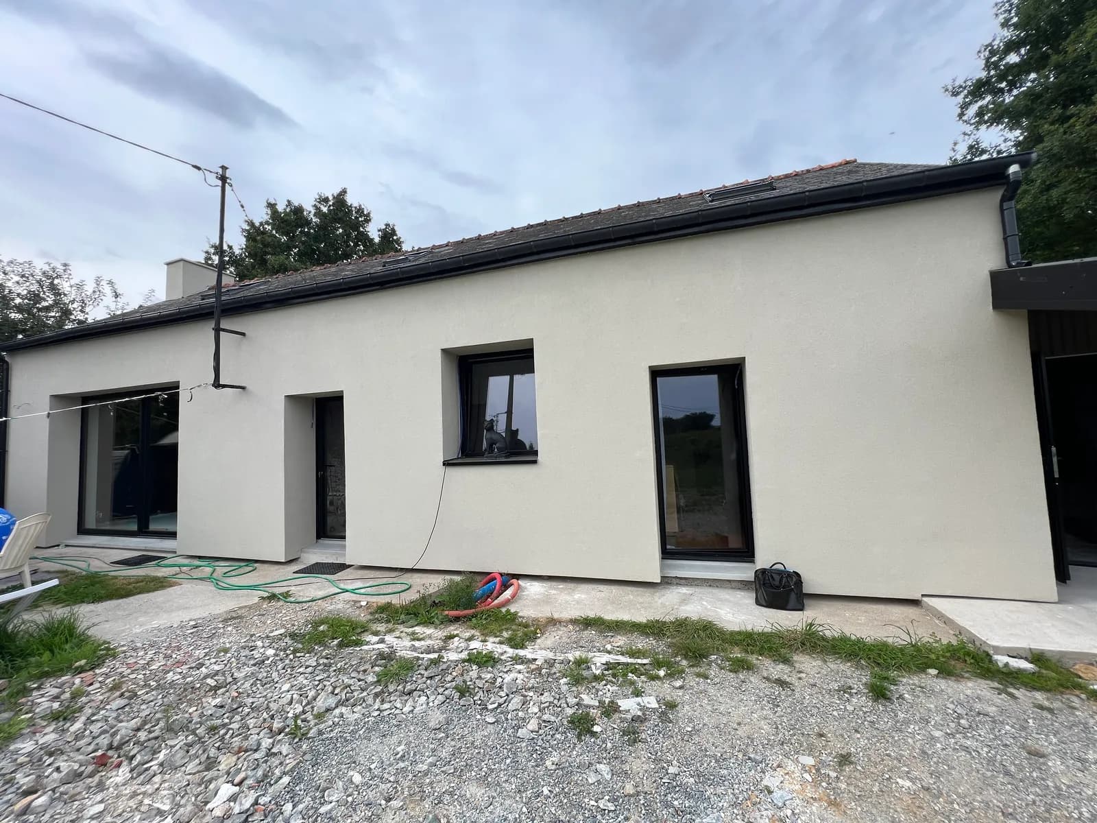 Chantier d'isolation thermique par l'extérieur réalisé par ISONERGI en Ille-et-Vilaine
