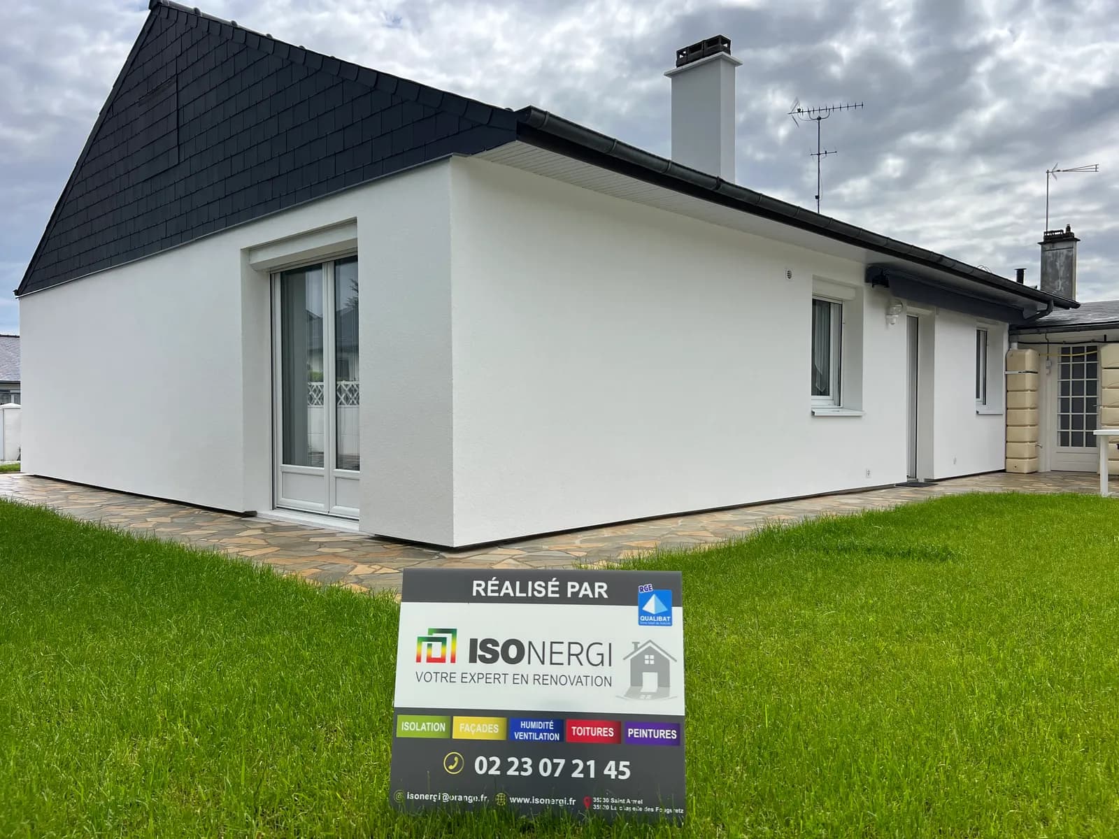 Chantier d'isolation thermique par l'extérieur réalisé par ISONERGI en Ille-et-Vilaine