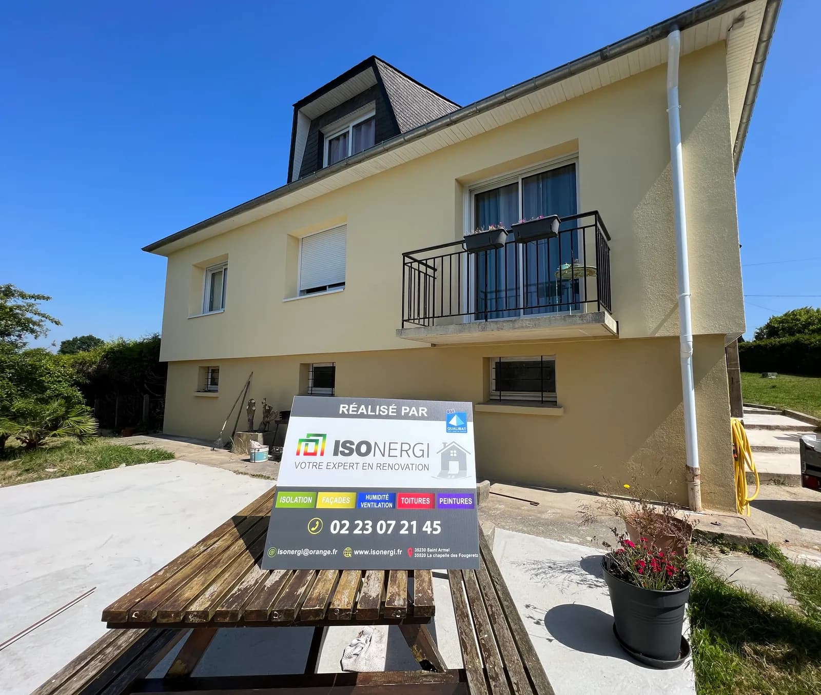 Chantier d'isolation thermique par l'extérieur réalisé par ISONERGI en Ille-et-Vilaine