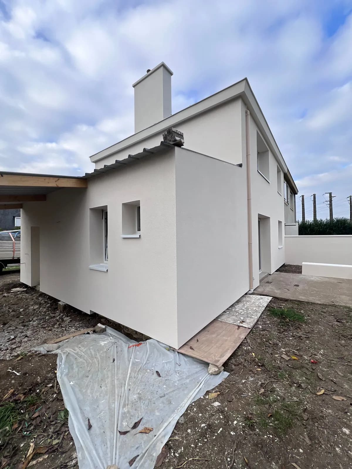 Chantier d'isolation thermique par l'extérieur réalisé par ISONERGI en Ille-et-Vilaine