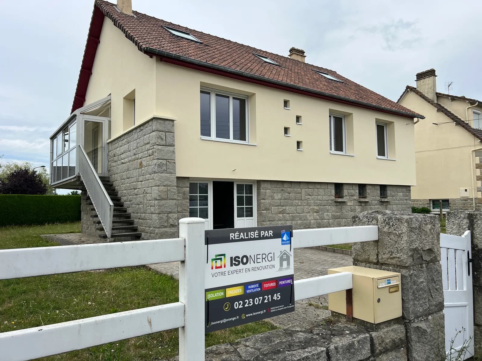 Chantier d'isolation thermique par l'extérieur réalisé par ISONERGI en Ille-et-Vilaine