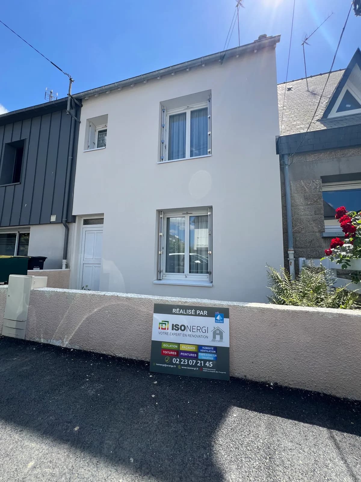 Chantier d'isolation thermique par l'extérieur réalisé par ISONERGI en Ille-et-Vilaine