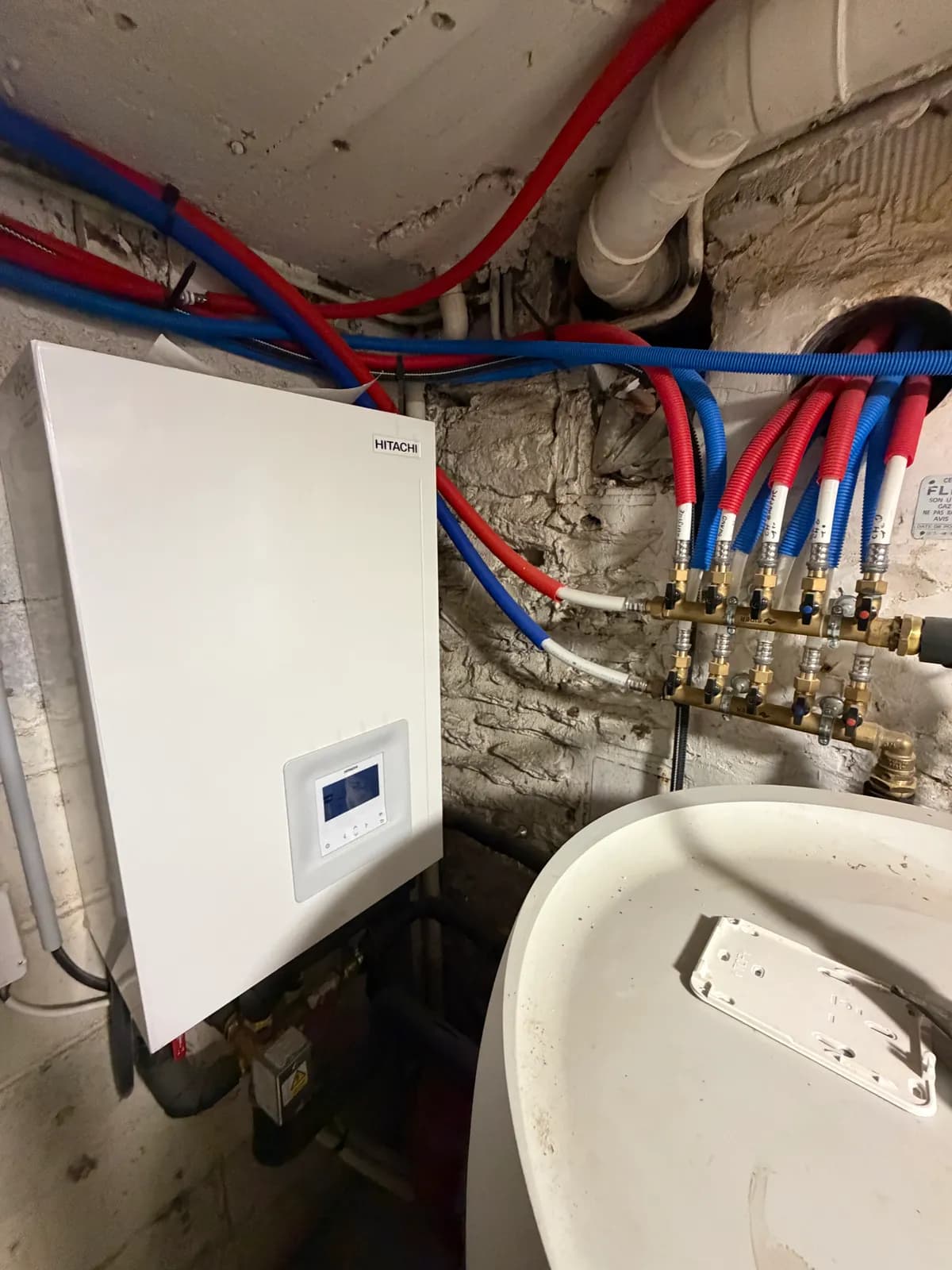 Installation de pompe à chaleur réalisée par ISONERGI dans la région de Rennes