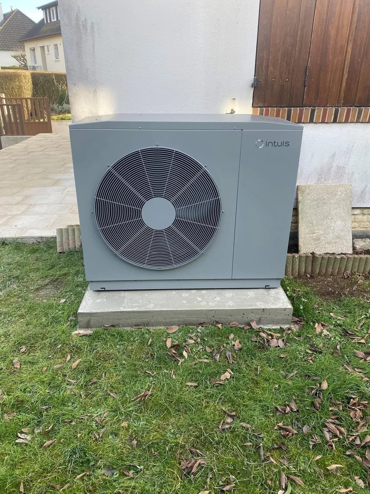 Installation de pompe à chaleur réalisée par ISONERGI dans la région de Rennes