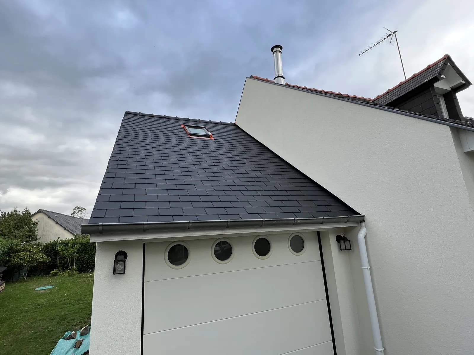 Rénovation de toiture réalisée par ISONERGI près de Rennes