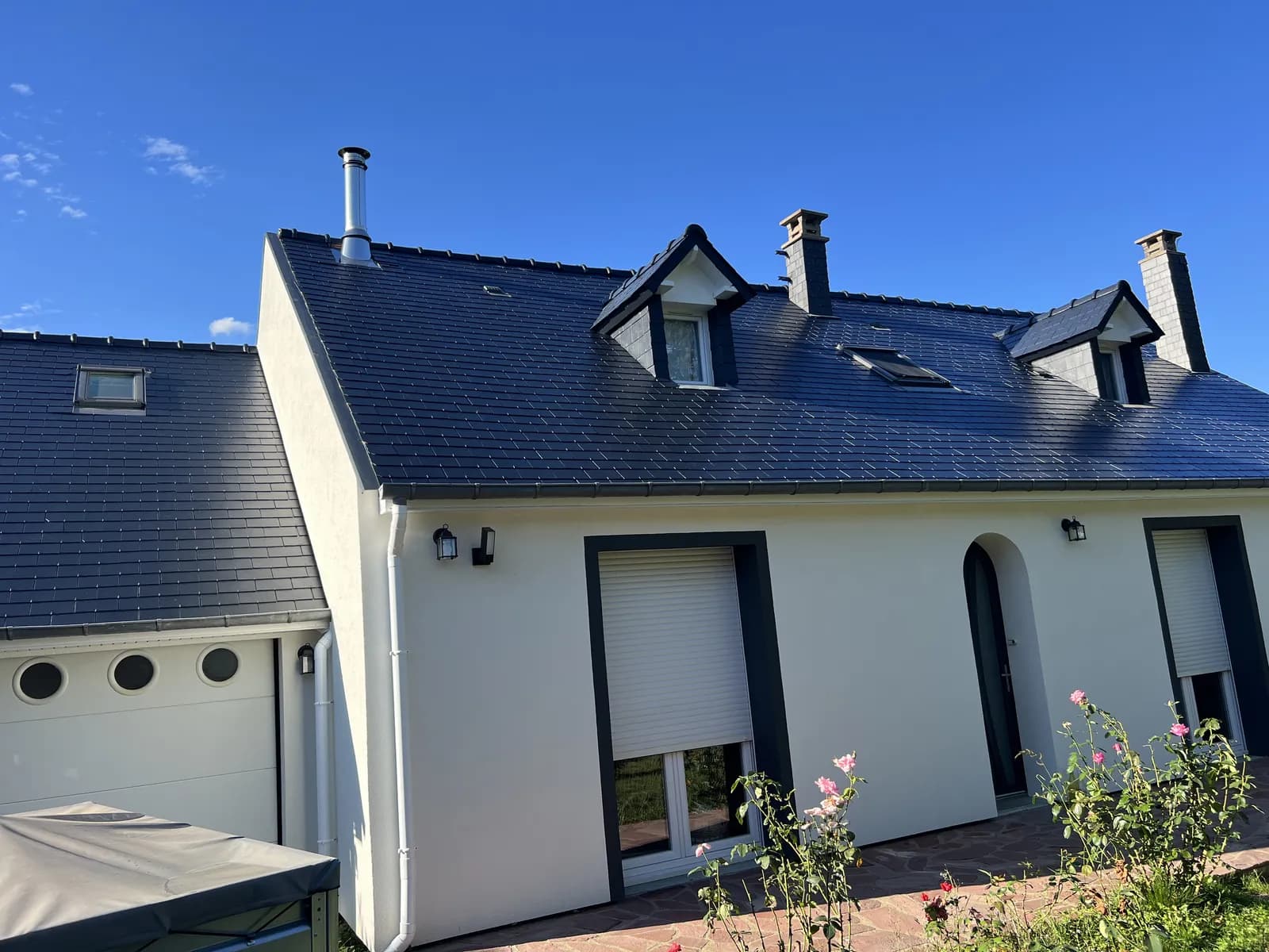 Rénovation de toiture réalisée par ISONERGI près de Rennes