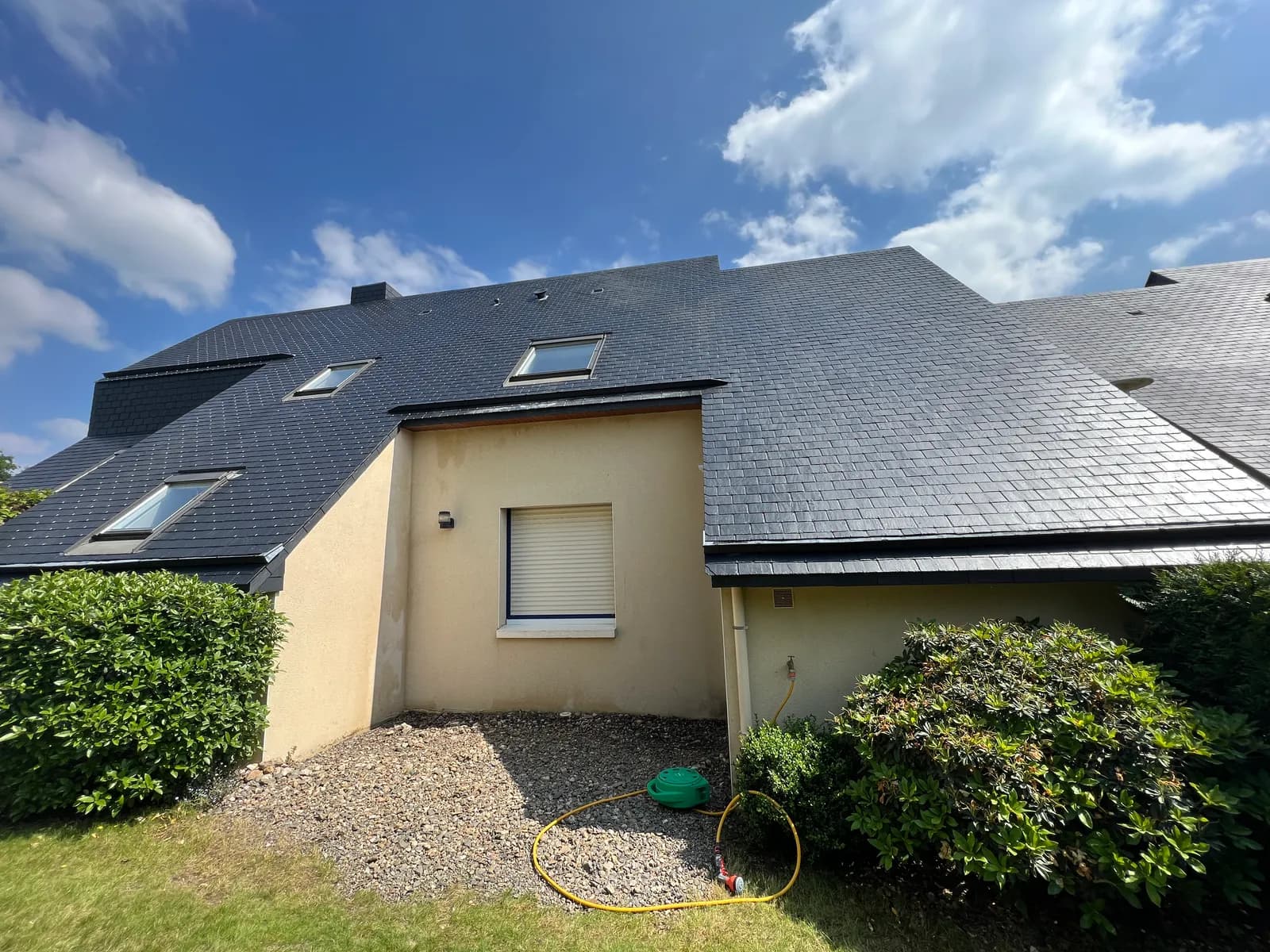 Rénovation de toiture réalisée par ISONERGI près de Rennes